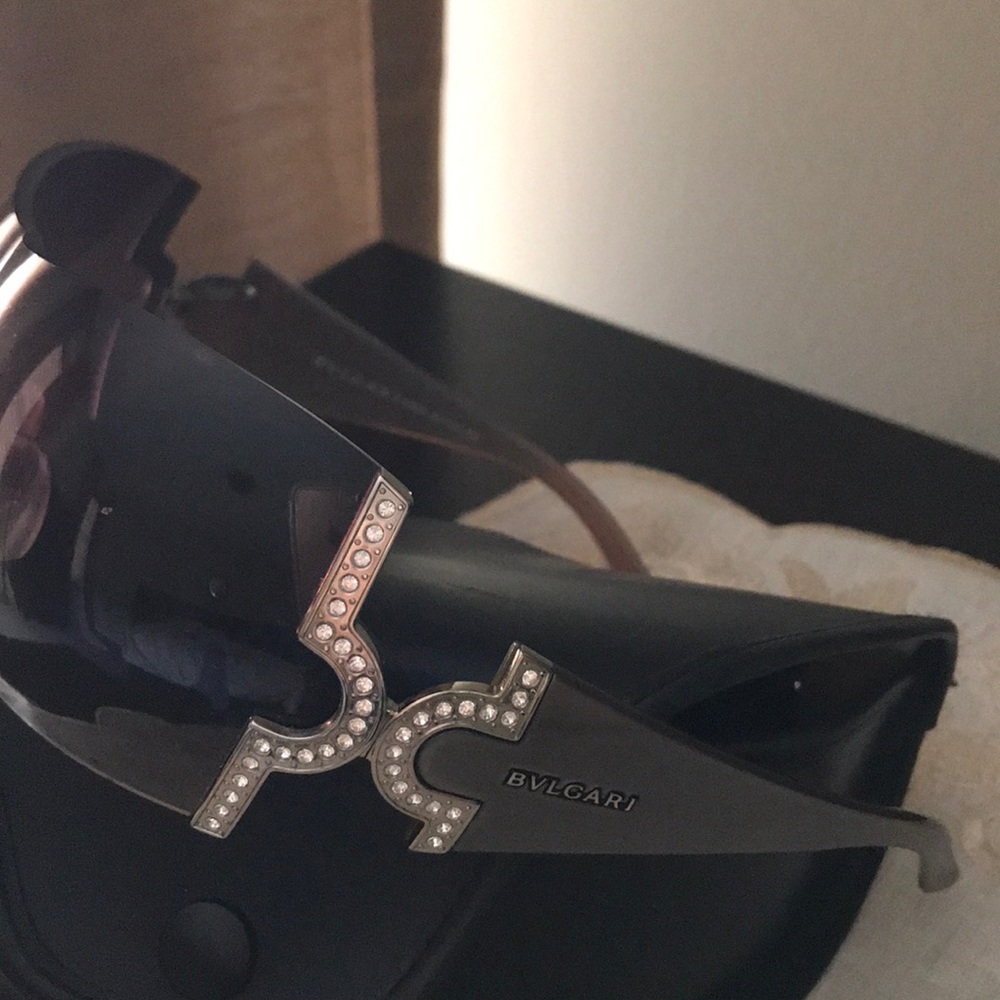 Sunglasses - Picture 2 of 4